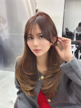 ロムーク 表参道(LOMKH) ミディアムレイヤーロングレイヤーカット顔周りオリーブベージュ