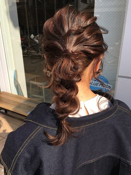 ニキータ(Nikiita) 三つ編みポニーarrange