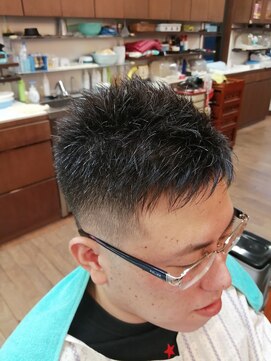 ヘアーコミュニケーション ないとう ベリーショートだけど左右に流せて、セットも楽なスタイル