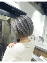 フォーク(FOLK)&nbsp;YAMATO 根本暗めホワイトバレイヤージュ　白髪ぼかし