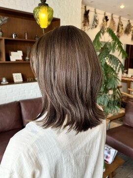 アルベレットオブヘア (arBellet of hair) 外ハネミディアム