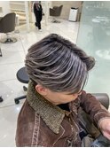 シルバーグレーバレイヤージュフェザーパーマセンターパート