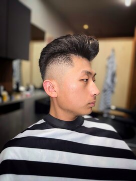 フジヤマバーバーショップ エビス(FUJIYAMA BARBER SHOP ebisu) スキンフェードポンパドール【ebisu】