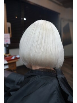 【ROOM】透明感抜群のホワイトボブミディ