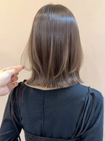 レジナヴィータ 栄(Reginavita)&nbsp;ブリーチなしダブルカラー ミルクティーベージュ 外ハネボブ