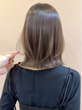 ブリーチなしダブルカラー ミルクティーベージュ 外ハネボブ