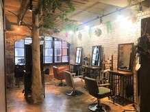 シックス ヘア ワーク ショップ(No.06 Hair Work Shop)の雰囲気（窓から入る暖かな日差しが心地いい♪）