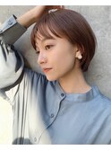 前髪がサイドに繋がる短すぎないショート×グレージュ（銀座）