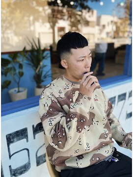 フォーコーナーズカットショップフェイビーズ 名古屋西(FourCornersCutShop favey's) フェード　クロップ　メンズカット　バーバー