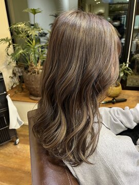 アラタ(ARATA) グレージュ