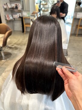 クーラ(Cura) 【Cura原宿】基本の縮毛矯正・自然なストレートにこだわります