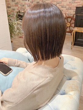 ユーフォリア バイ ホラン(Euphoria by HoLan) 明るめチョコレートブラウン×切りっぱなしボブ