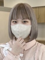 アム(am)&nbsp;グレージュ切りっぱなしボブ前髪ありミニボブミルクティベージュ
