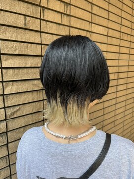 イルスティーロ(iLL_steeLo) ＜iLL_steeLo＞ツートーンウルフカット