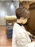 刈り上げショート　ハイライトカラー