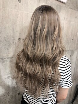 ラックスビーハカタ 福岡博多バスターミナル店(LUXBE HAKATA)の写真/【JR博多駅徒歩1分】最高級人毛100%シールエクステ使用♪ナチュラルに馴染み、地毛のような仕上がり