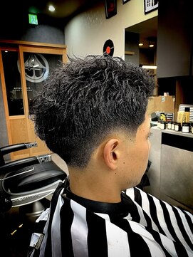 フジヤマバーバーショップ エビス(FUJIYAMA BARBER SHOP ebisu) ツイストパーマ&スキンフェード