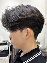 カルム(kalm)&nbsp;メンズセンターパートウルフセンターパートニュアンスパーマ襟足