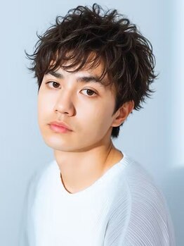 くせ毛を活かすおしゃれ提案で、学生の“似合う”を叶える理容室。夜21時まで営業で部活帰りも安心！