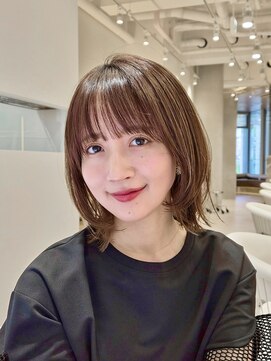 ソワネ 表参道(soigne) 表参道酸性ストレートミディアムボブアッシュグレー30代