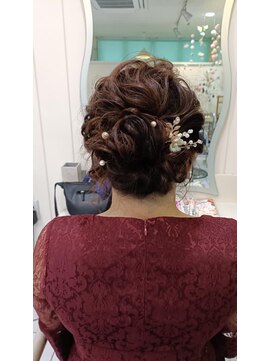 ニタスサン(2+3) 【ヘアセット】ふんわりシニヨン