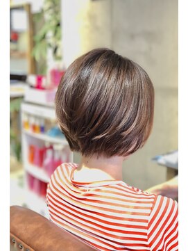 ソーラス (Solus) ショートボブ