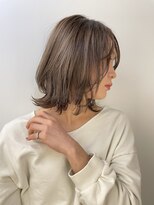グレージュ　ホワイトグレージュ　ボブルフ　ミディアムレイヤー