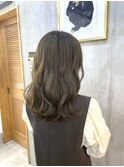 オリーブベージュ