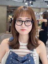 ティア(Tia.)&nbsp;（くびれヘア/シースルーぱっつんオン眉/レイヤー/ベージュ）