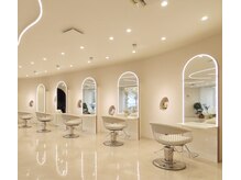 エフヘア レヴェリー(Fhair reverie)の雰囲気（ベージュを基調としたこだわりのおしゃれな店内♪）