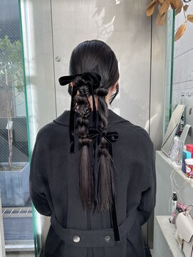 シェリ ヘアデザイン(CHERIE hair design) 編み下ろしツインヘアアレンジ/黒髪