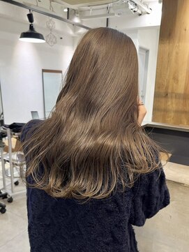 ロマリア(Lomalia) 乾かすだけでキマる髪/馴染むハイトーンベージュカラー