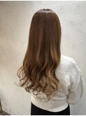 白髪染めでも叶う明るめカラー/ふんわりコテ巻き