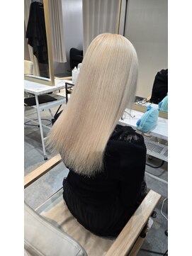 ウェーブ(WAVE) 【ブリーチ】ハイトーン/ブロンド/ハッシュカット