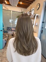 クレメンテ バイ ロスタ(Clemente by Rosta)&nbsp;秋にオススメのオリーブベージュ×レイヤーカット