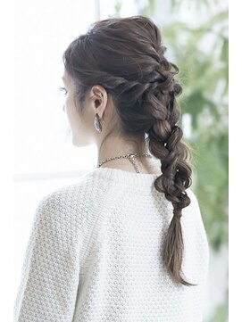 ワン 戸塚(ONE001) 四つ編みロングアレンジ【ONE001　戸塚】