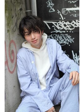 ブークル(boucle) 黒濡れ髪のストリートカジュアルマッシュ