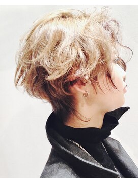 マリーナヘアー(marina hair) ハイトーンゆるパーマスタイル