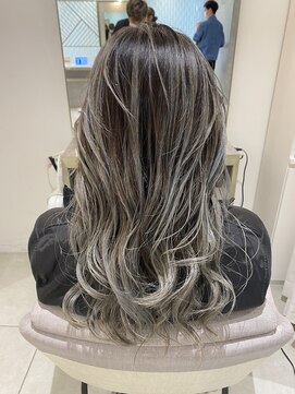 アース コアフュールボーテ 上尾店(EARTH coiffure beaute) 【外国人風】立体感ハイライト×バレイヤージュシルバー