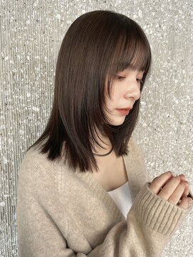ローネス(LONESS) ミディアムレイヤー　ハッシュカット　レイヤーカット