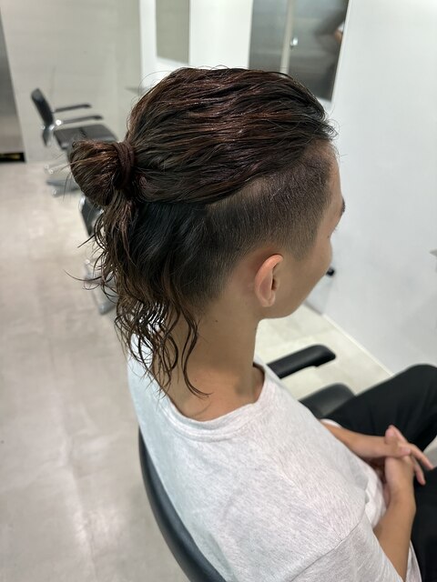 ツイストスパイラルパーママンバンヘアメンズパーマ刈り上げ束感