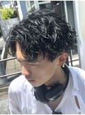 ツイストスパイラルパーマセンターパートツーブロックフェード