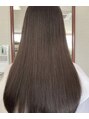 美容室テク アート バイ シック ツヤ髪ロング風になびく、しなやかでまとまる髪へ。