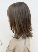 外ハネミディアムレイヤー　アッシュベージュ　フェイスレイヤー