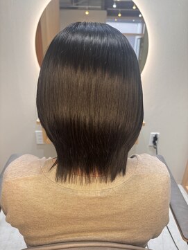 イゾラ(isola) 【isola】質感再生ショート/髪質改善/ダークカラーで艶感UP