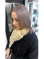 リア(riah)&nbsp;ハイライトカラーミルクティーベージュレイヤーカット