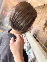 ワンドット バイ キーマン(ONE. by KEYMAN)&nbsp;ショートボブにミルクティーベージュのハイライト