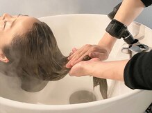 ウミネコ美容室 センター北hanare店(Umineko美容室)の雰囲気（カルキをろ過したお水を使った、うるおいシャンプーが自慢です。）