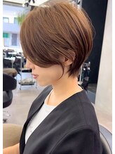 カットとカラーの相乗効果で叶える、ショートの立体感と洗練された印象＊[静岡駅/ケアブリーチ/縮毛矯正]