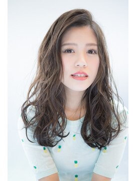 メールズ(MEER.S) ウェーブのグレージュカラースタイル